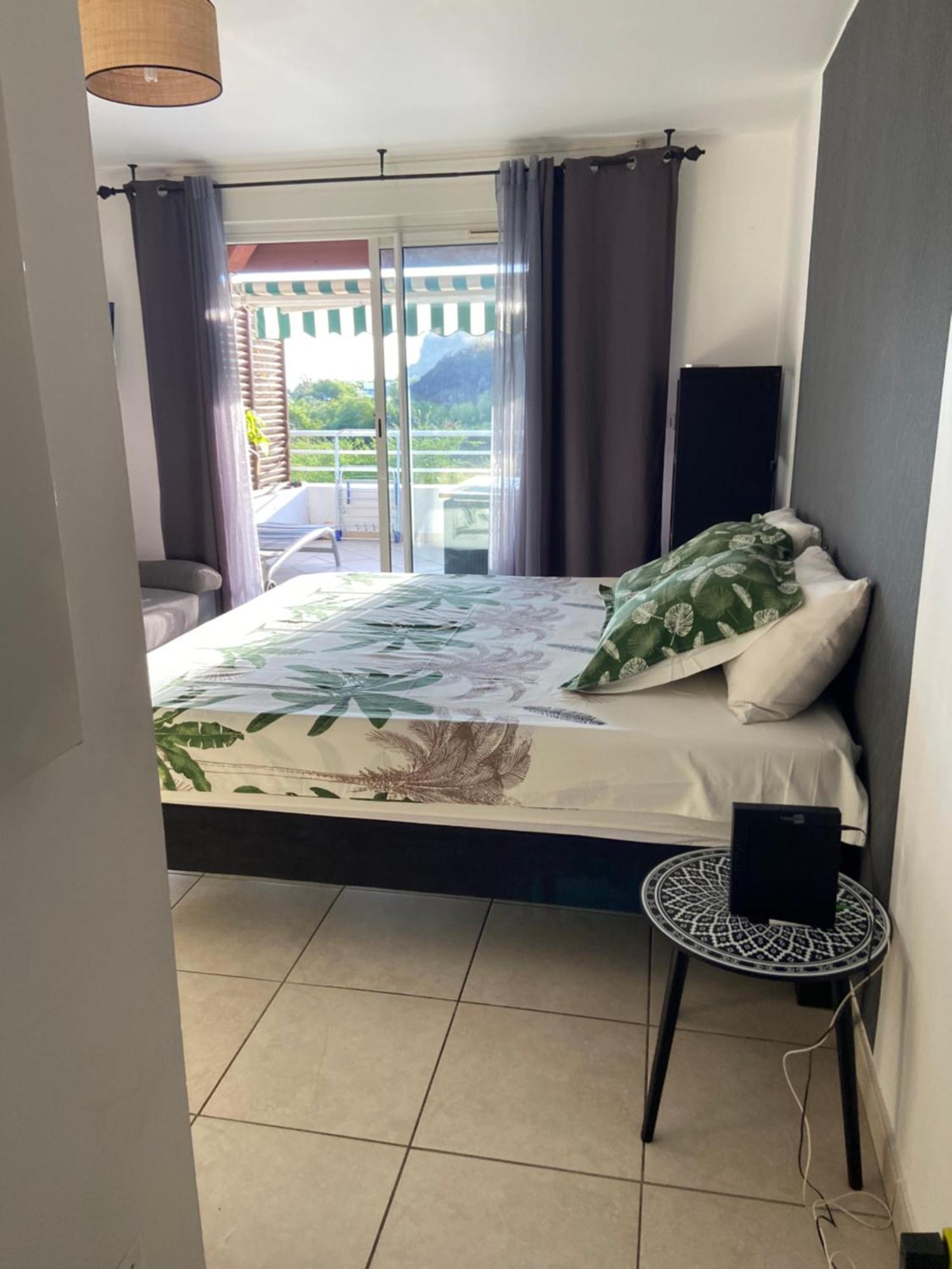 Les Pieds Dans L'Eau ! Apartment Saint-Gilles Les Bains Exterior photo